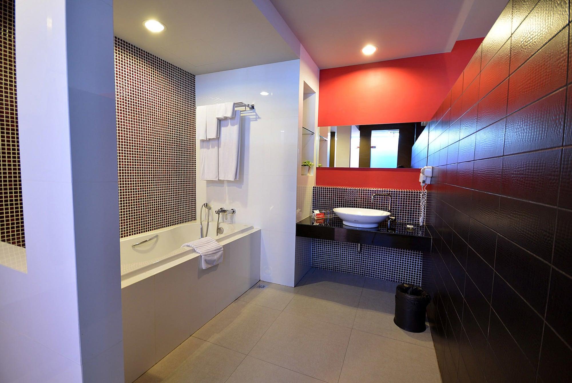 Tsix5 Hotel Pattaja Kültér fotó